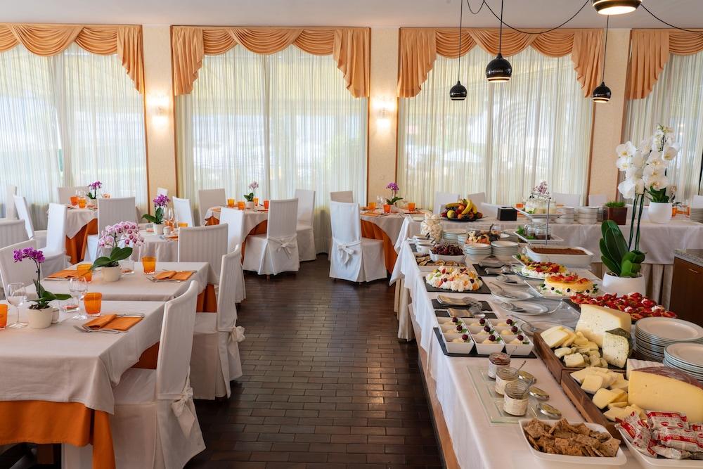 Hotel Nettuno Bardolino Buitenkant foto